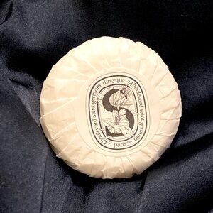 Diptyque - 34 BOULEVARD SAINT GERMAIN
Scented soap travel size